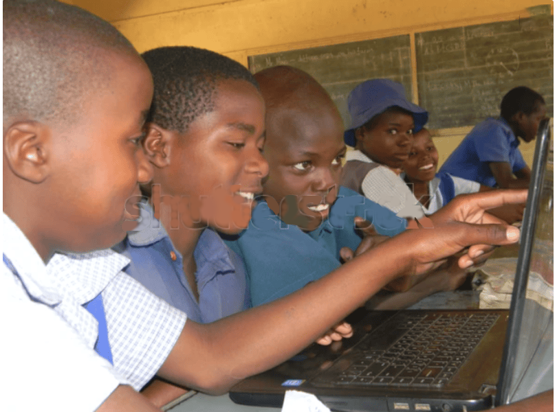 students in the practical classroom